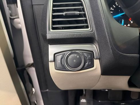 Used 2018 Ford Explorer XLT FWD image 30