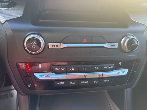 Used 2020 Ford Explorer XLT w/ Equipment Group 202A image 23