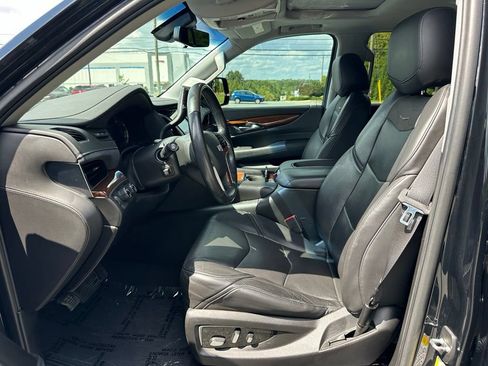 Used 2018 Cadillac Escalade Luxury AWD/4WD image 25