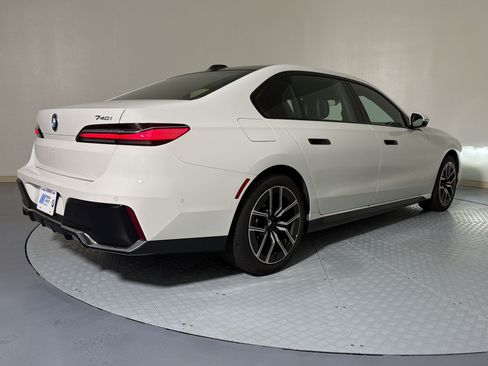 Used 2025 BMW 740i RWD image 8