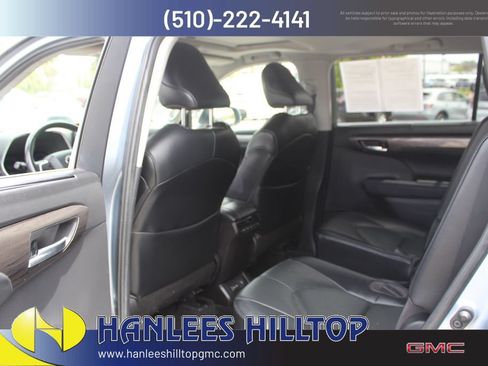 Used 2023 Toyota Highlander Limited FWD image 17