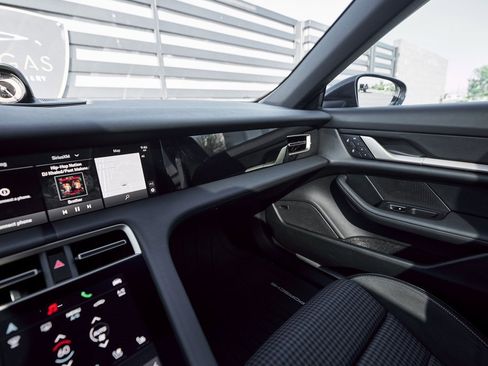 Used 2025 Porsche Taycan 4S w/ Premium Package image 72