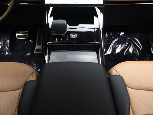 Used 2025 Land Rover Range Rover Sport Dynamic SE image 9