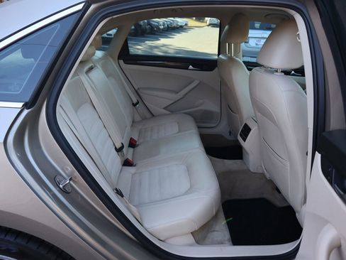 Used 2015 Volkswagen Passat TDI SEL Premium image 19