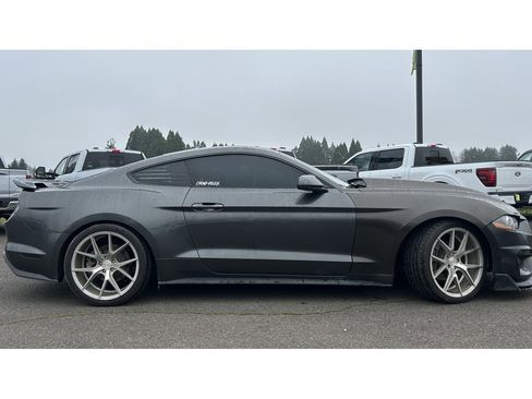 Used 2019 Ford Mustang Coupe image 3