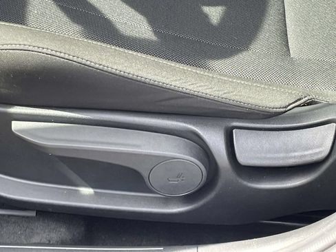 Certified 2025 Hyundai Elantra SE FWD image 16