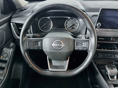 Used 2025 Nissan Rogue SV AWD/4WD image 18