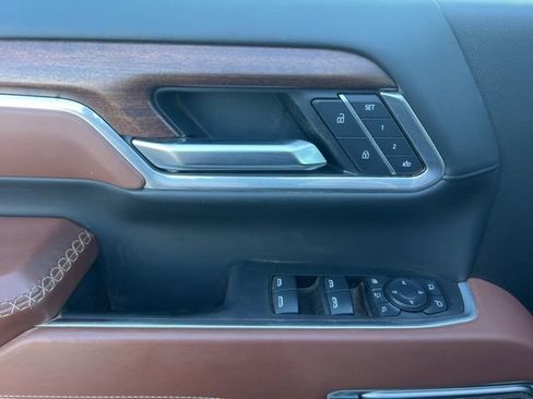 Used 2025 GMC Sierra 2500 Denali Ultimate image 13