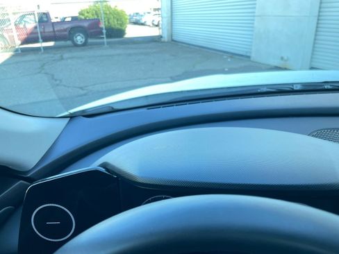 Used 2025 Hyundai Elantra Limited image 35