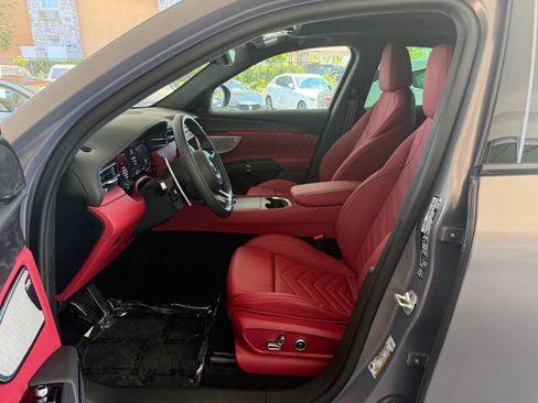 Certified 2025 Maserati Grecale Folgore AWD/4WD image 9