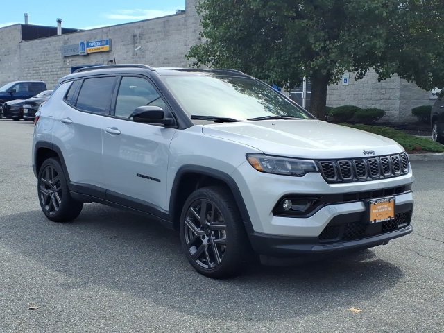 Used 2025 Jeep Compass Limited w/ Sun & Sound Group AWD/4WD image 3
