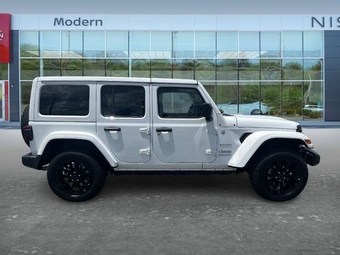 Used 2024 Jeep Wrangler Unlimited Sahara AWD/4WD image 4