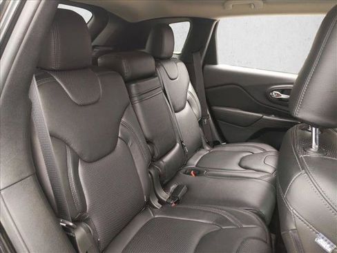 Used 2016 Jeep Cherokee Sport FWD image 18
