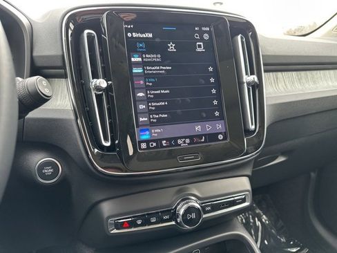 Certified 2024 Volvo XC40 B5 Core image 21