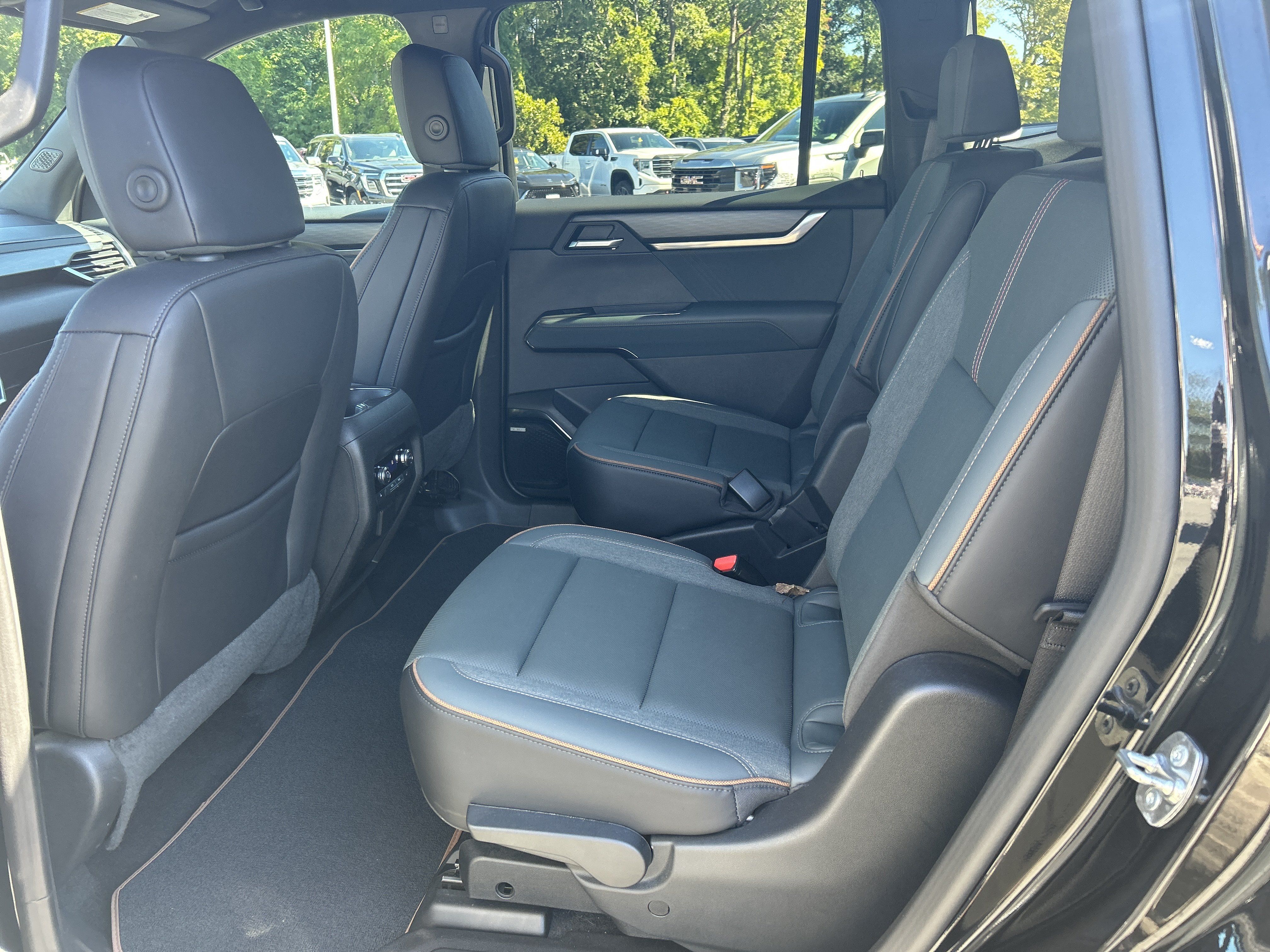 Used 2024 GMC Acadia AT4 w/ Luxury Package AWD/4WD image 30
