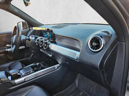 Used 2022 Mercedes-Benz GLB 250 w/ Premium Package Lite image 24