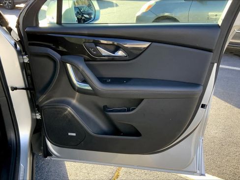Used 2019 Chevrolet Blazer Premier w/ Driver Confidence II Package FWD image 22