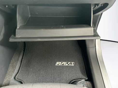 Used 2023 Toyota RAV4 XLE FWD image 32