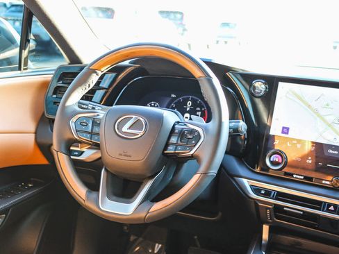 Used 2025 Lexus RX 350 Premium image 12