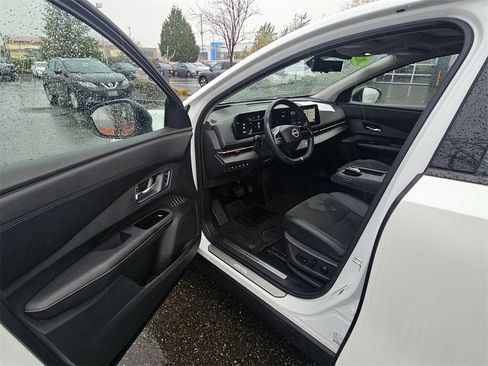 Used 2023 Nissan Ariya AWD image 16