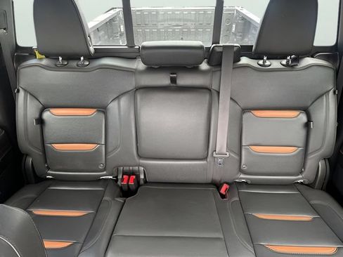 Used 2024 GMC Sierra 2500 AT4 w/ AT4 Preferred Package AWD/4WD image 17