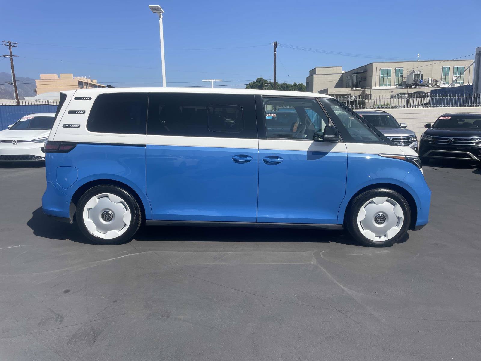 Certified 2025 Volkswagen ID. Buzz 1st Edition AWD/4WD image 3