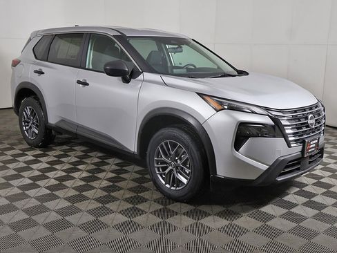 Used 2024 Nissan Rogue S image 45