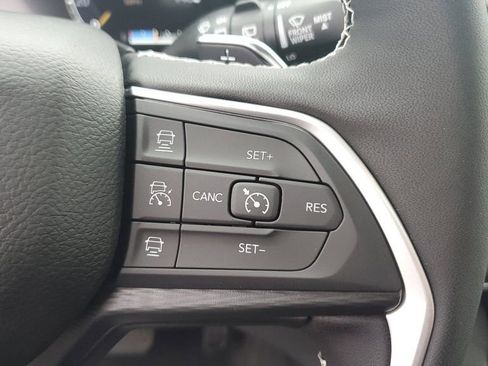 New 2025 Jeep Grand Cherokee Altitude image 32