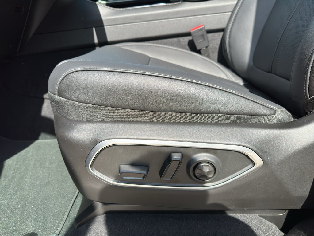 New 2026 Jeep Grand Wagoneer Limited AWD/4WD image 13