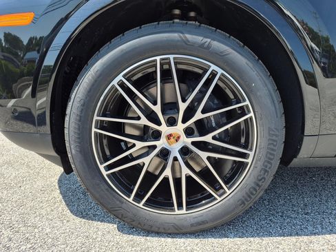 New 2026 Porsche Cayenne Coupe AWD/4WD image 13