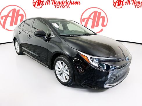 Used 2023 Toyota Corolla LE image 1
