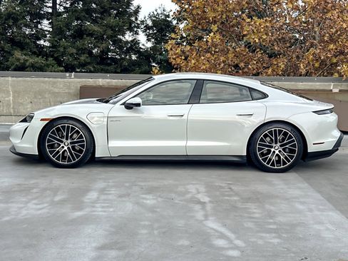 Used 2022 Porsche Taycan image 2