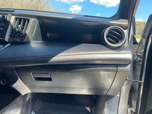 Used 2018 Toyota RAV4 SE w/ Power Extra Value Package AWD/4WD image 31