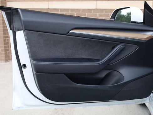 Used 2023 Tesla Model 3 Standard Range RWD image 12