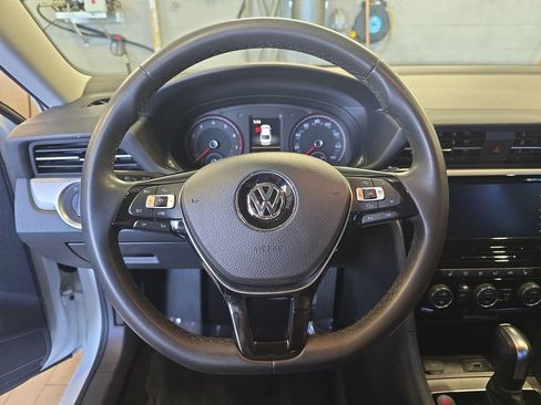 Used 2021 Volkswagen Passat 2.0T SE FWD image 18