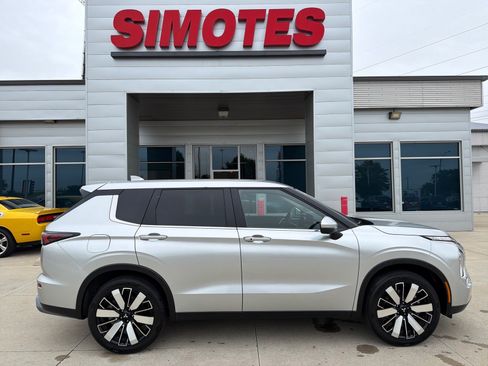 Used 2025 Mitsubishi Outlander SE AWD/4WD image 1