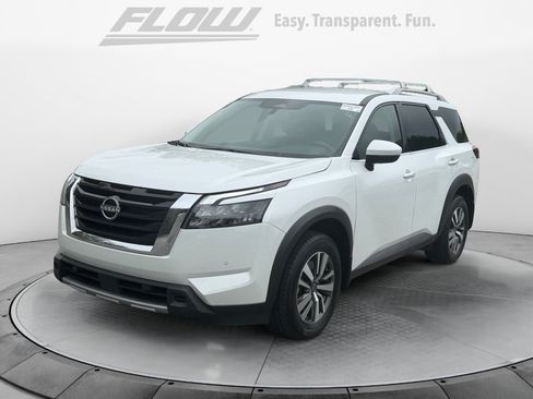 Certified 2025 Nissan Pathfinder SL FWD image 3