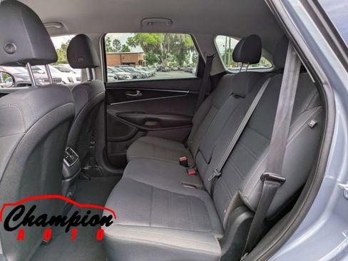 Used 2020 Kia Sorento L FWD image 18