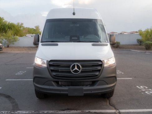 Used 2025 Mercedes-Benz Sprinter 2500 image 2