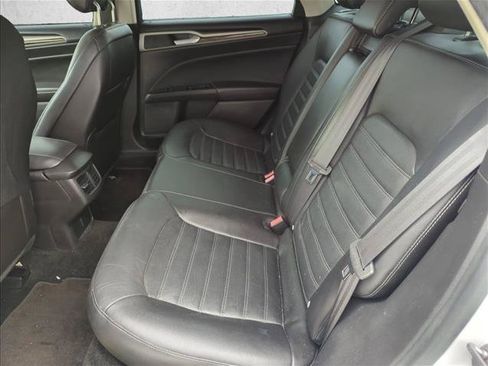 Used 2014 Ford Fusion SE w/ Equipment Group 202A FWD image 9