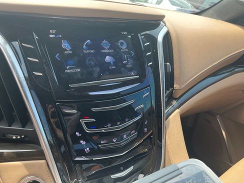 Used 2020 Cadillac Escalade Platinum AWD/4WD image 13