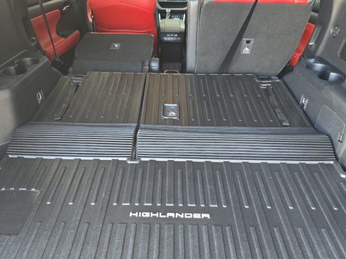 Used 2023 Toyota Highlander XSE AWD/4WD image 18