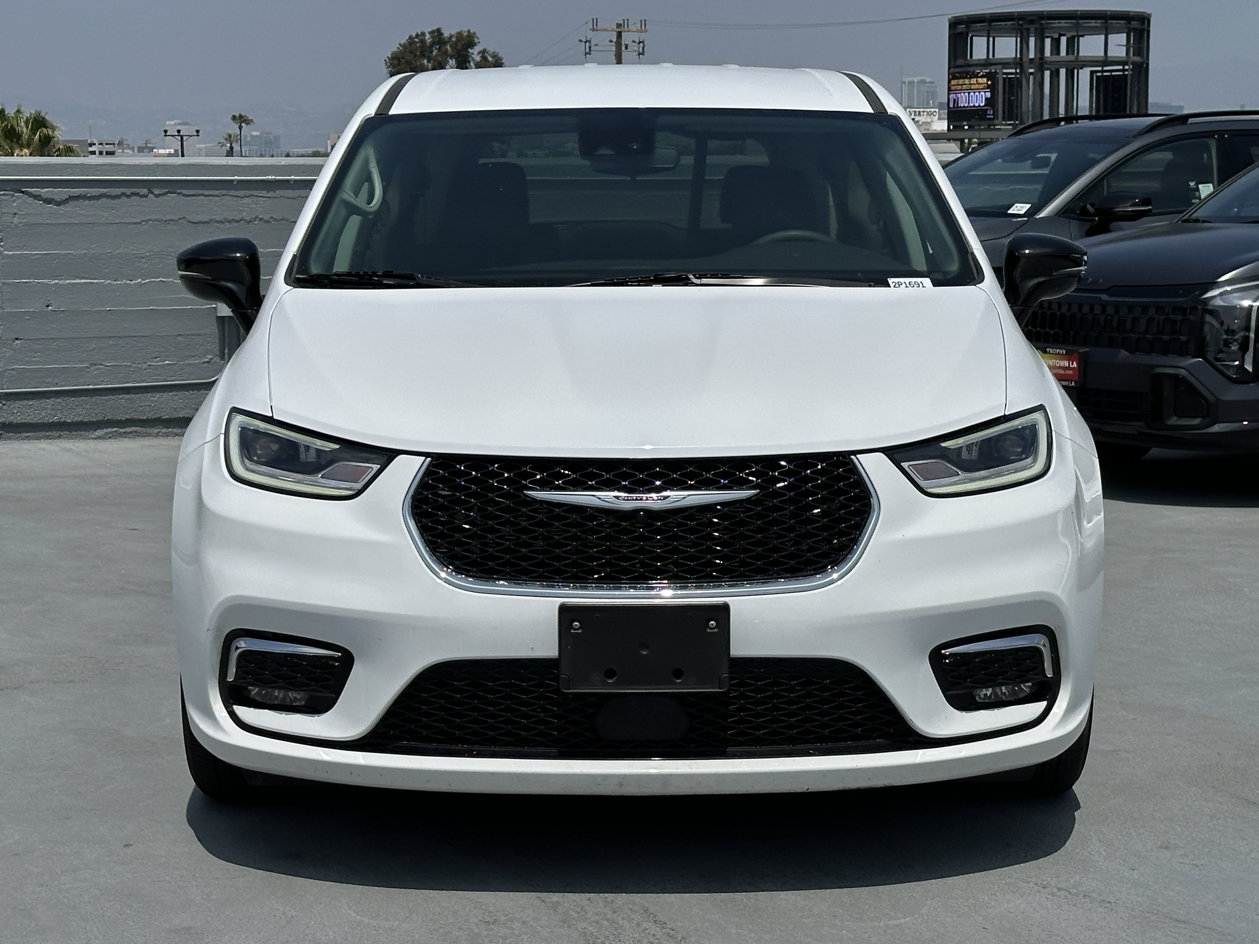 Used 2024 Chrysler Pacifica Touring-L FWD image 12