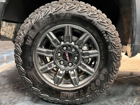 Used 2024 GMC Sierra 1500 AT4X image 24