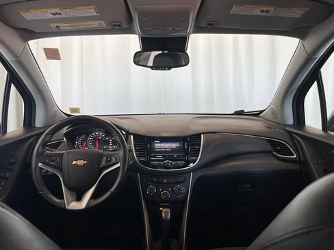 Used 2021 Chevrolet Trax LT w/ Midnight Edition FWD image 9