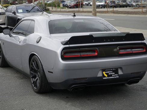 Used 2016 Dodge Challenger SRT Hellcat image 10