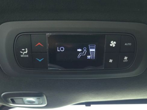 New 2026 Chrysler Pacifica Pinnacle AWD/4WD image 30