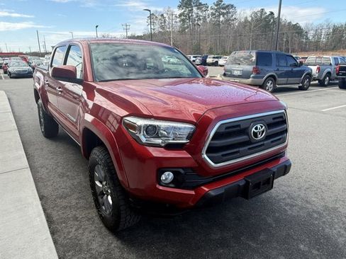 Used 2017 Toyota Tacoma SR5 w/ Tow Package image 8
