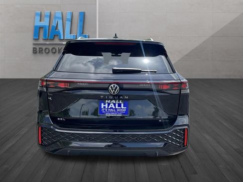 Certified 2025 Volkswagen Tiguan SEL R-Line AWD/4WD image 5