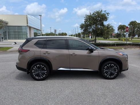 Used 2024 Nissan Rogue Platinum w/ Platinum Premium Package FWD image 4